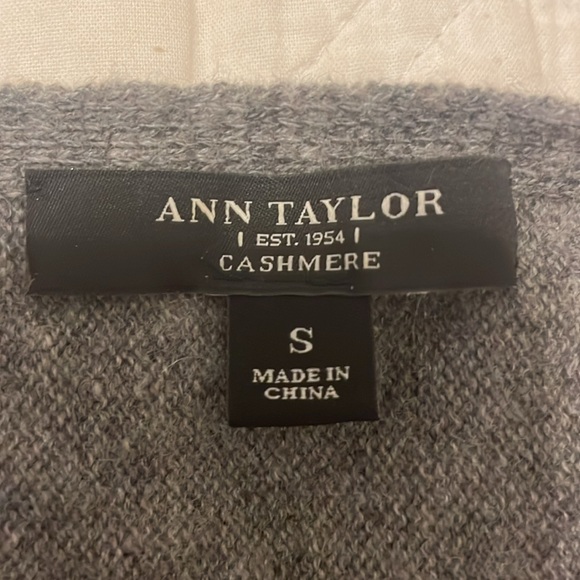 Ann Taylor Cashmere sweater - Picture 2 of 3